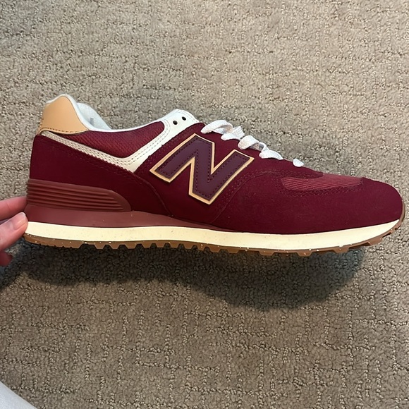 New Balance 574 / size 9.5 / mens new balance tennis shoes / brand new - Picture 7 of 8